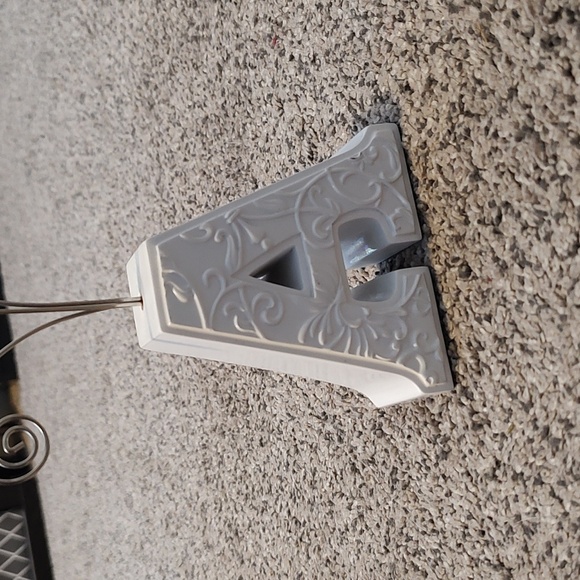 3 clip Picture Holder - Picture 2 of 4